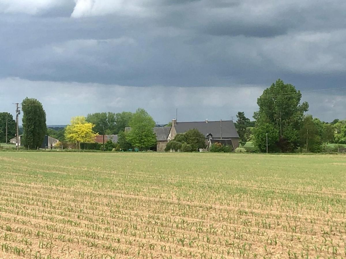 Welcoming And Peaceful Bed And Breakfast Fougerolles-du-Plessis Exterior photo